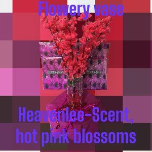 Heavenlee-Scent, Hot pink blossoms